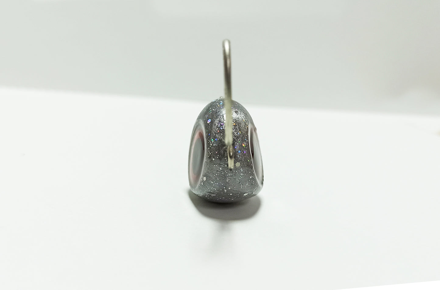 Slim hydrodynamic body for bottom fishing