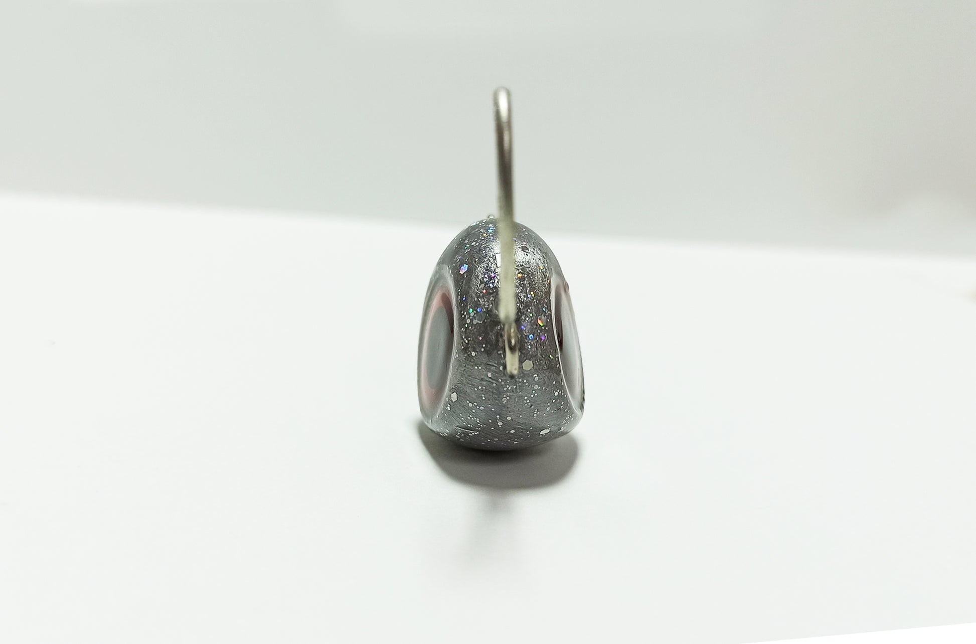 Slim hydrodynamic body for bottom fishing